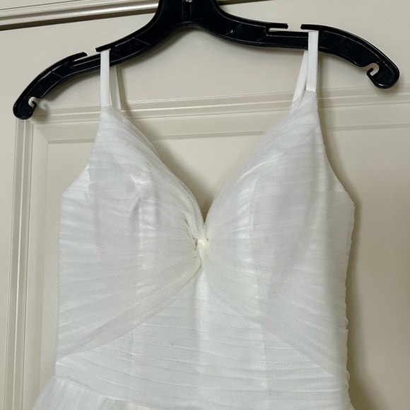 Elegant Ivory Spaghetti-Strap Tulle Wedding Gown - Picture 8 of 16